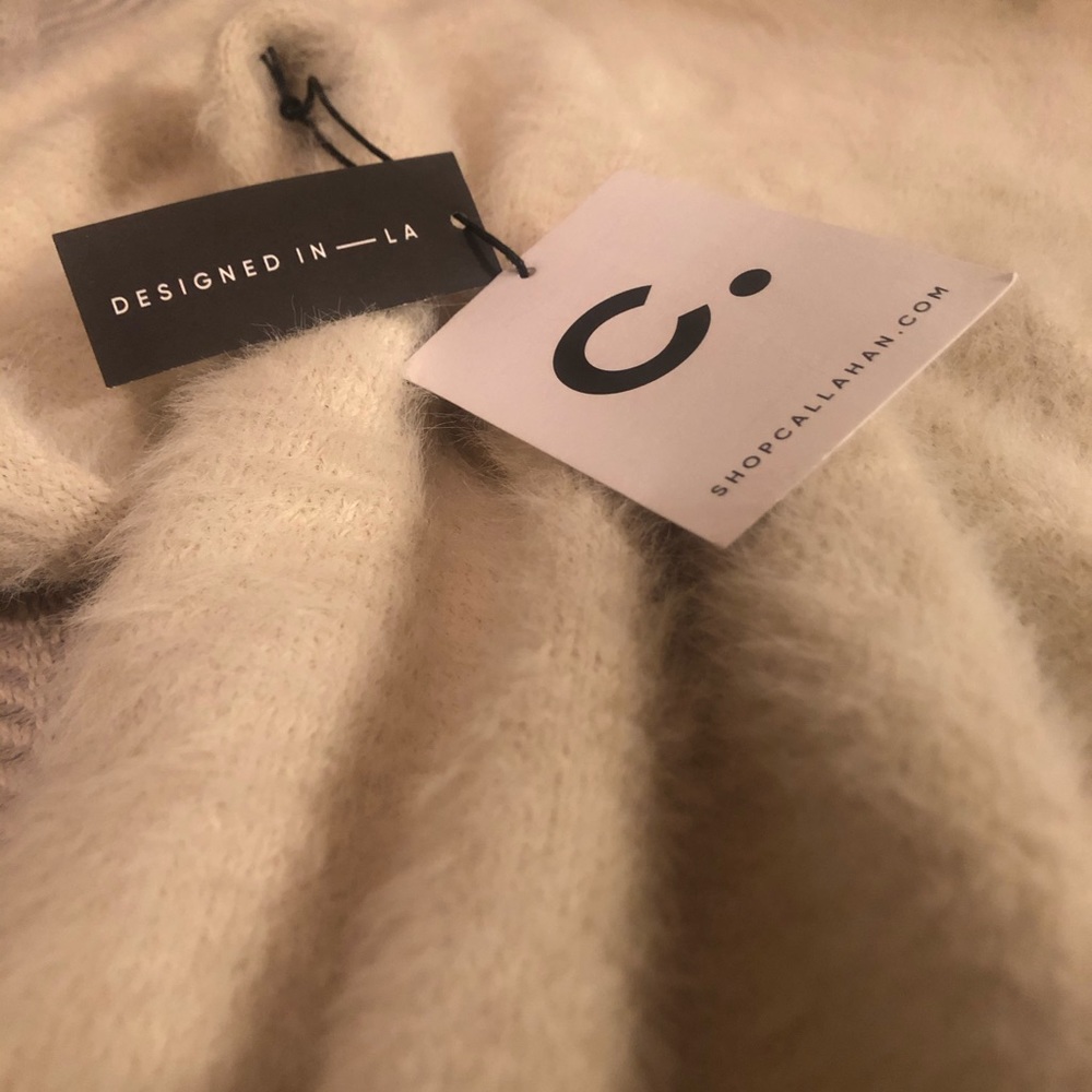 Sweater 🤍Gorgeous smocked cuff boatneck furry - Picture 4 of 12